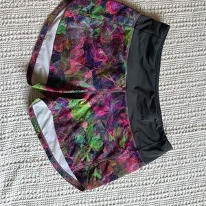Lulu Lemon Speed Up shorts sz 4